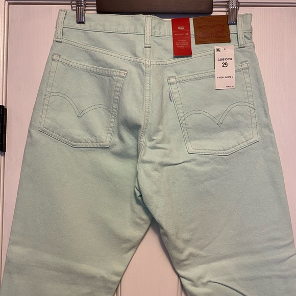 NWT Levi Wedgie Crop - Picture 3 of 4